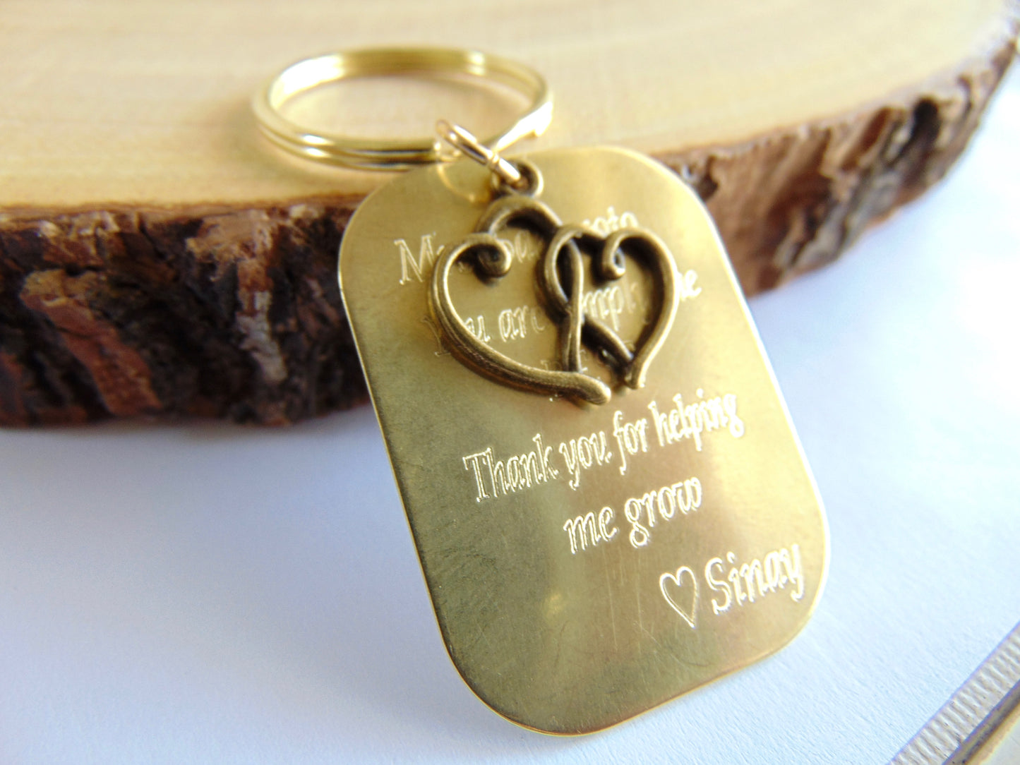 Personalized message engraved on keychain, in gold (Brass)