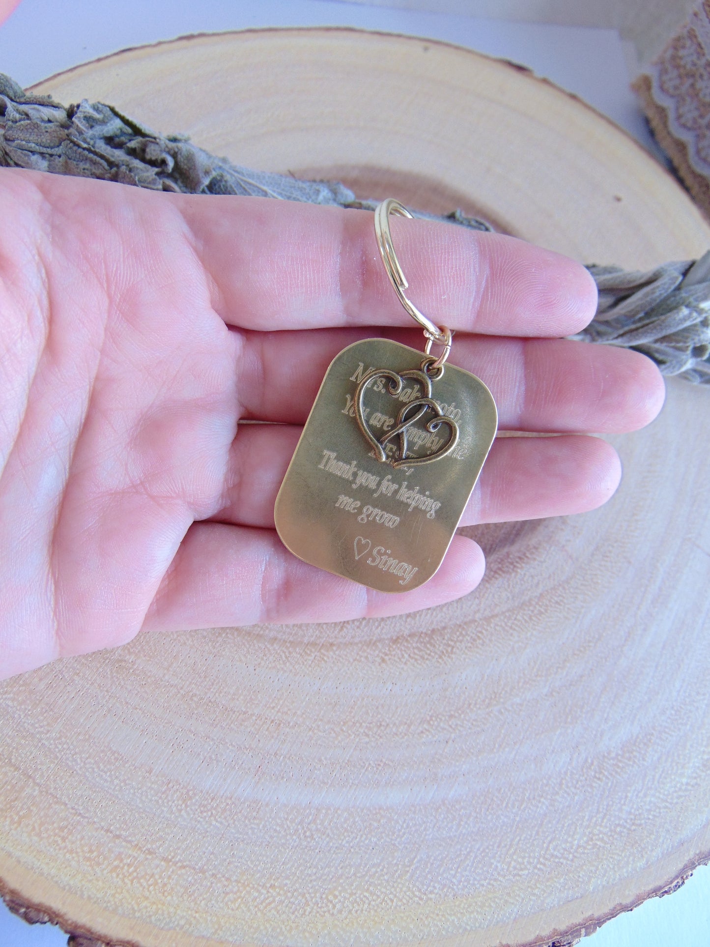 Personalized engraving on a keychain, for Mama Bear