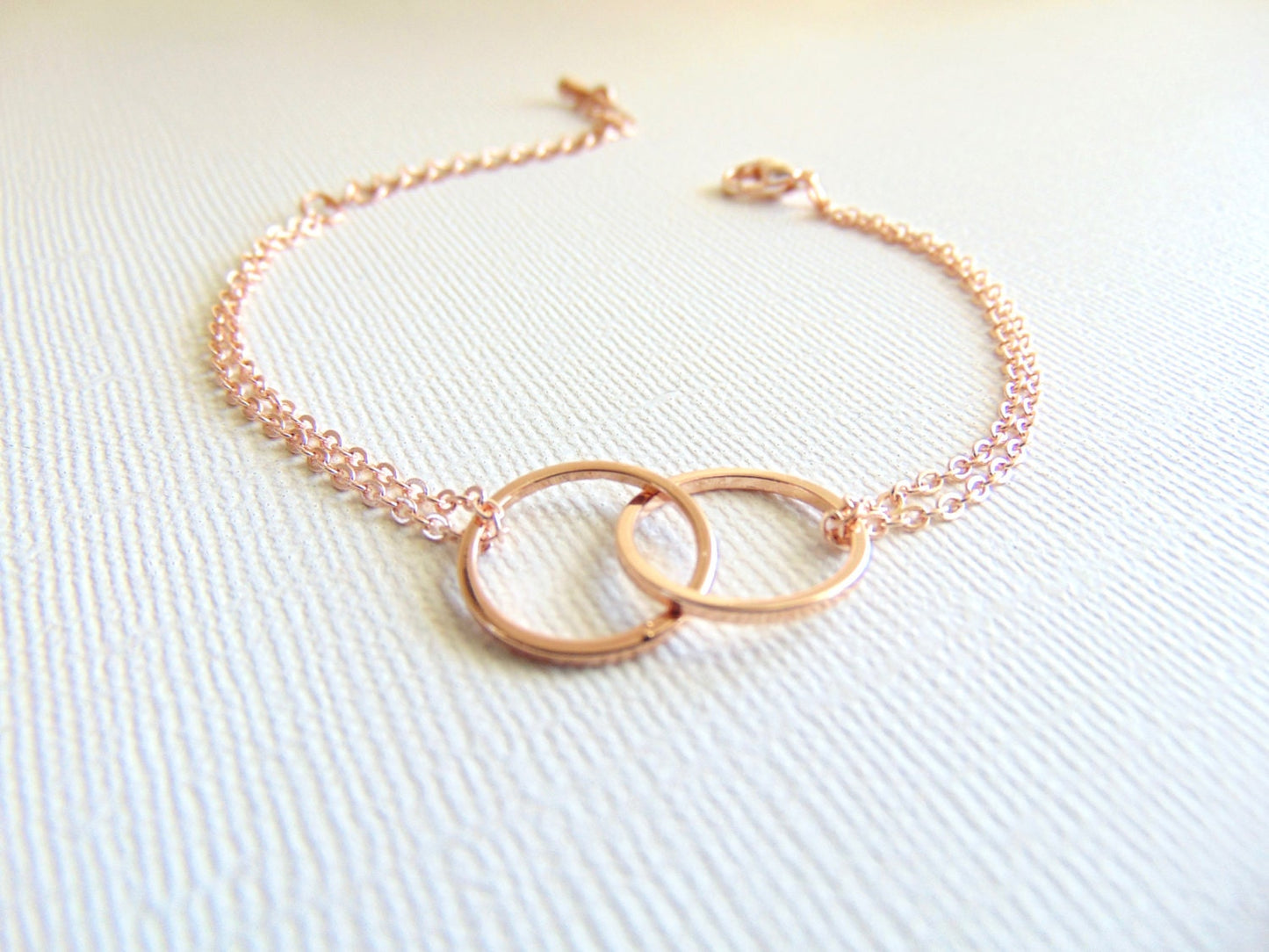Linked circles Bracelet, Eternity bracelet, Mother daughter bracelet, Dainty jewelry, Mom gift, Lovers gift, interlocking circles