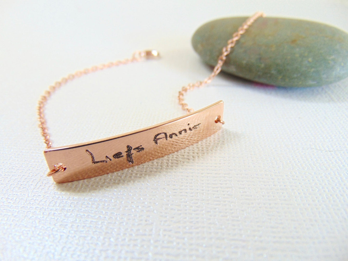Bracelet gravé en or rose, bijoux d'écriture à la main personnalisés