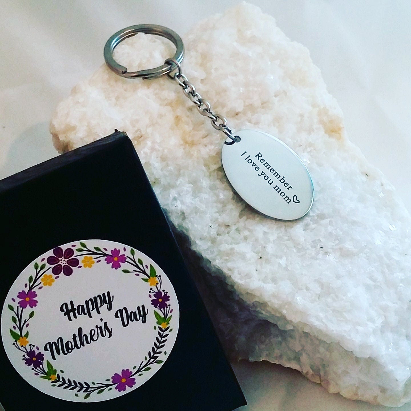 I love you mom - message engraved on keychain in silver