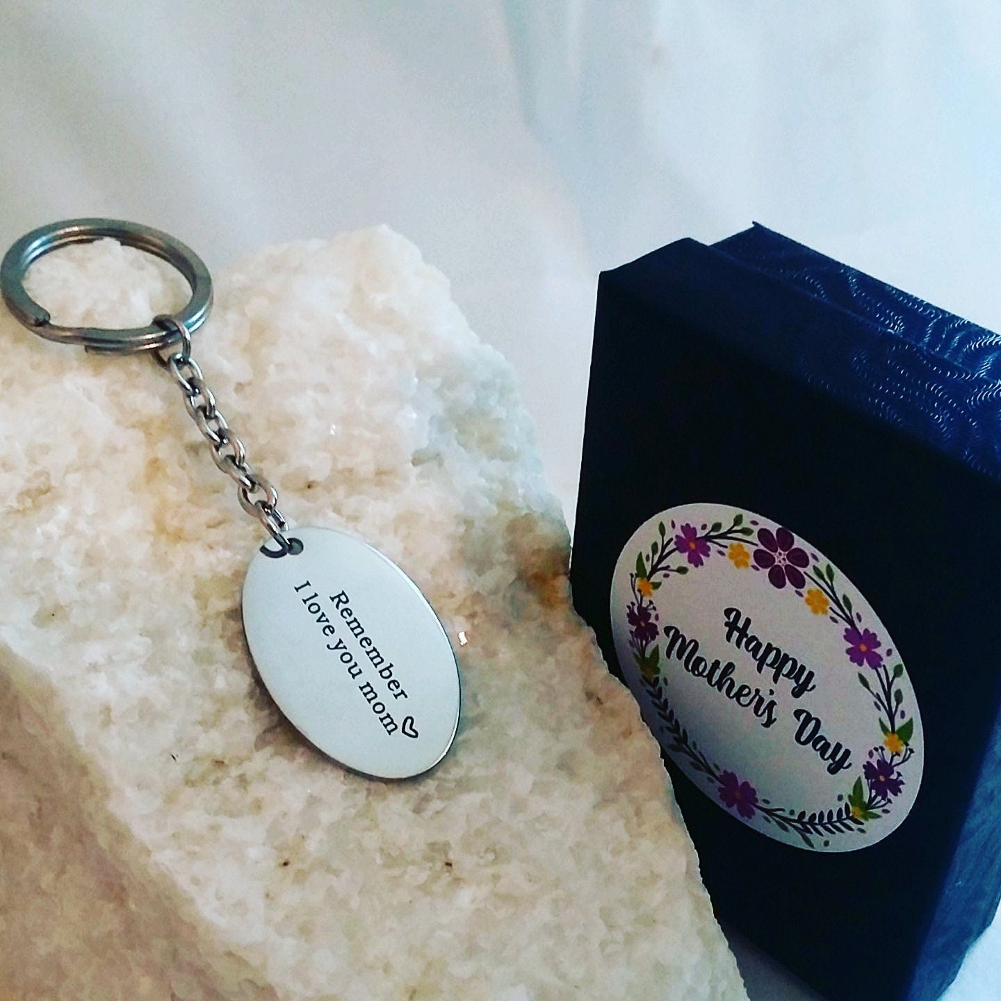 I love you mom - message engraved on keychain in silver