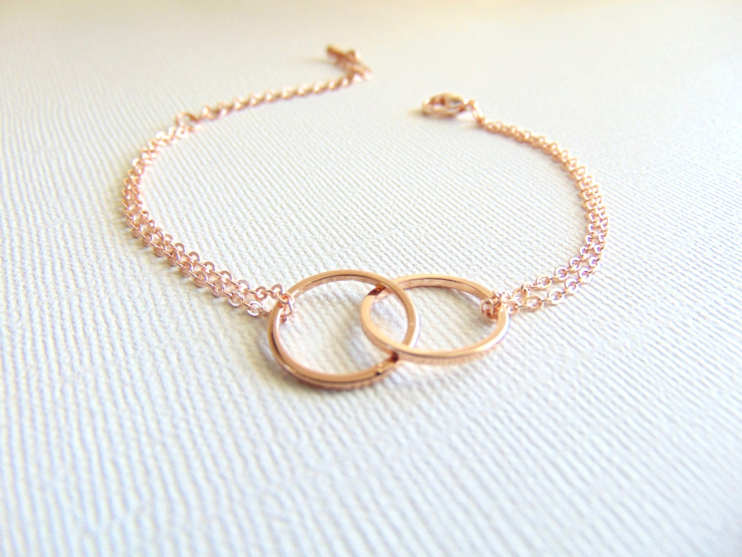 interlocking circles Bracelet in Silver Gold or Rose Gold, Eternity bracelet
