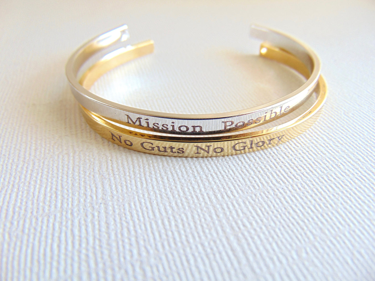 Bracelet manchette gravé personnalisé en or, argent, or rose - choisissez votre mantra