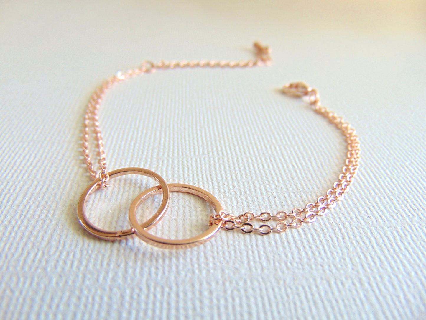 Linked circles Bracelet, Eternity bracelet, Mother daughter bracelet, Dainty jewelry, Mom gift, Lovers gift, interlocking circles