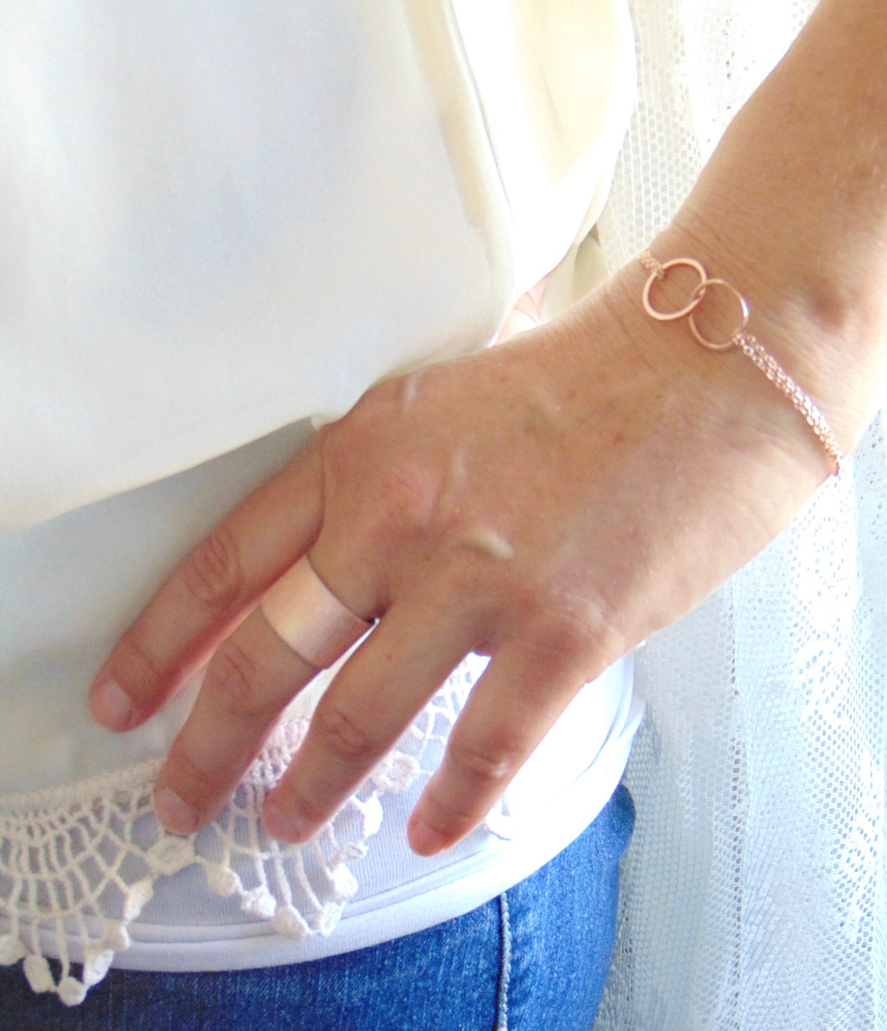 Linked circles Bracelet, Eternity bracelet, Mother daughter bracelet, Dainty jewelry, Mom gift, Lovers gift, interlocking circles