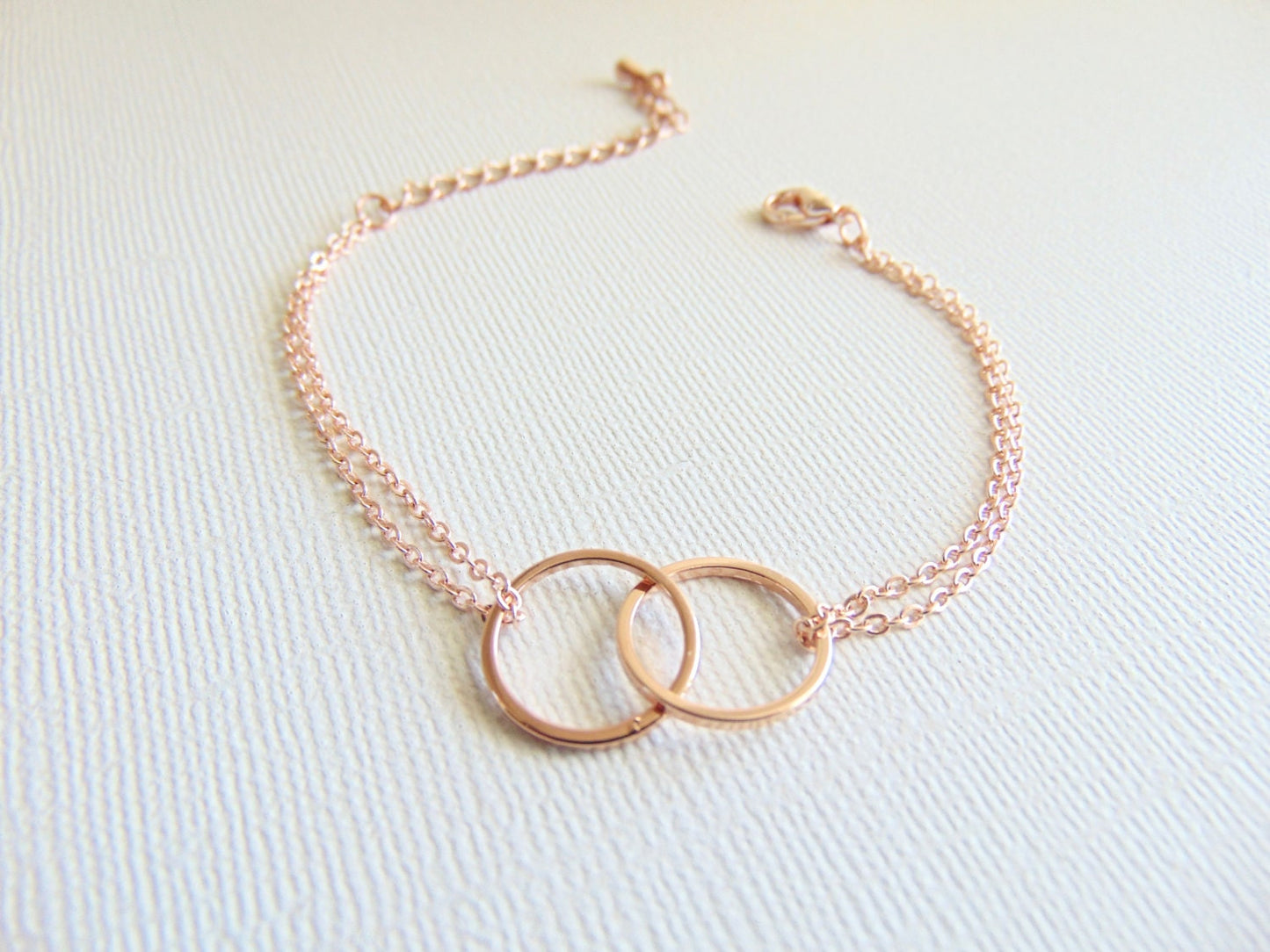 interlocking circles Bracelet in Silver Gold or Rose Gold, Eternity bracelet