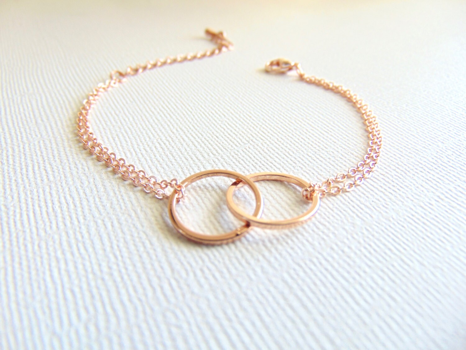 Linked circles Bracelet, Eternity bracelet, Mother daughter bracelet, Dainty jewelry, Mom gift, Lovers gift, interlocking circles