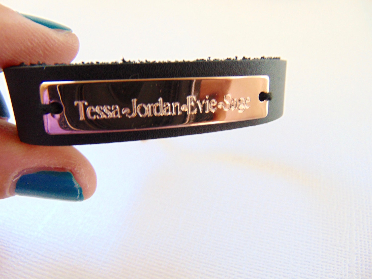 Customized rose gold cuff bracelet, engraved leather bar bracelet, personalized name plate bracelet, gift for mom / Dad, Child name.