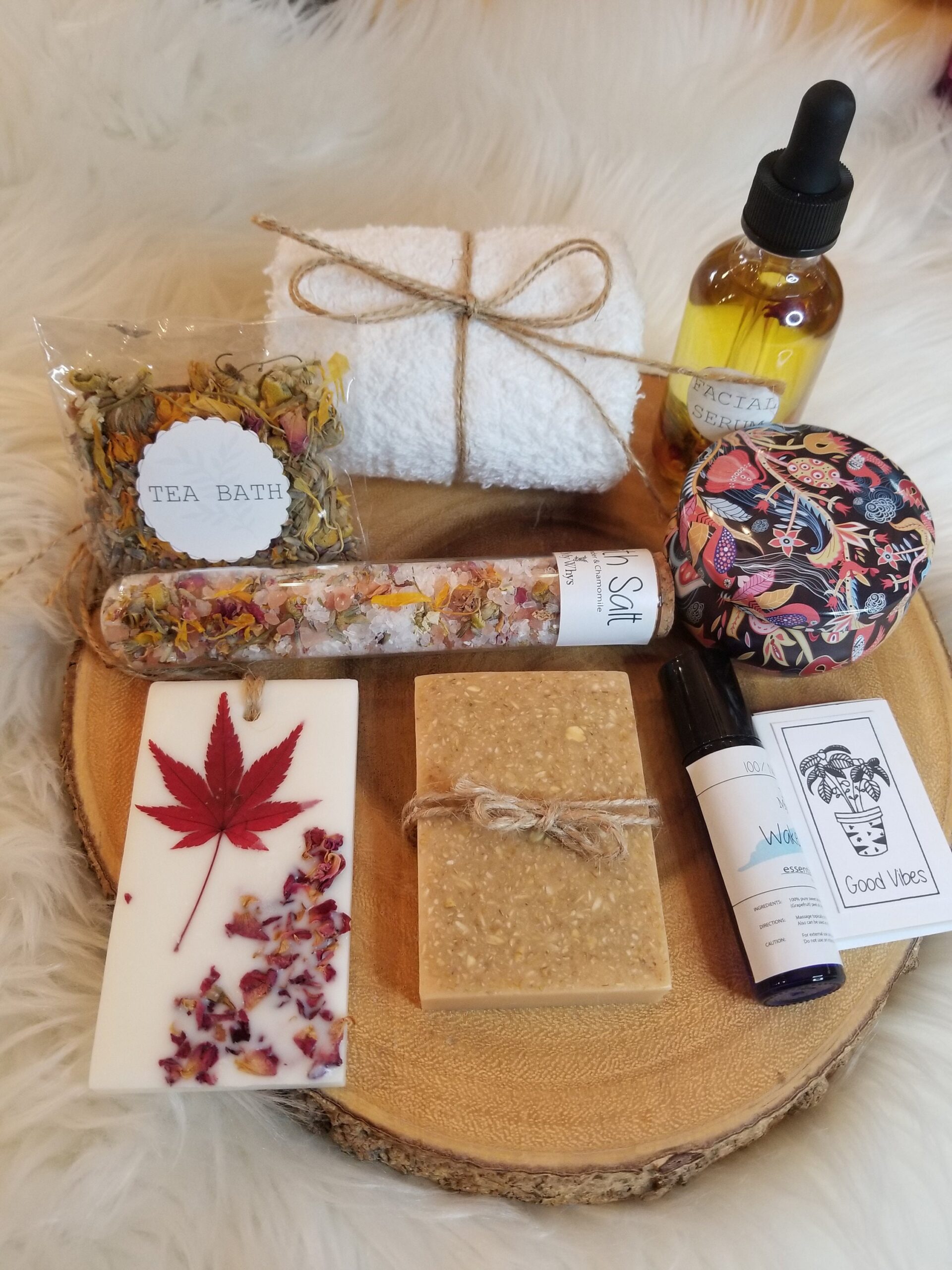 Fall vibe gift box for women, Autumn spa bundle, cozy care package, fall gift set, relaxing spa set, bath and beauty box, holiday gift set.