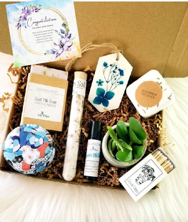 Congratulation first home purchase gift basket, New Home gift box, Send a spa gift, Housewarming gift idea from realtor to client, succulent