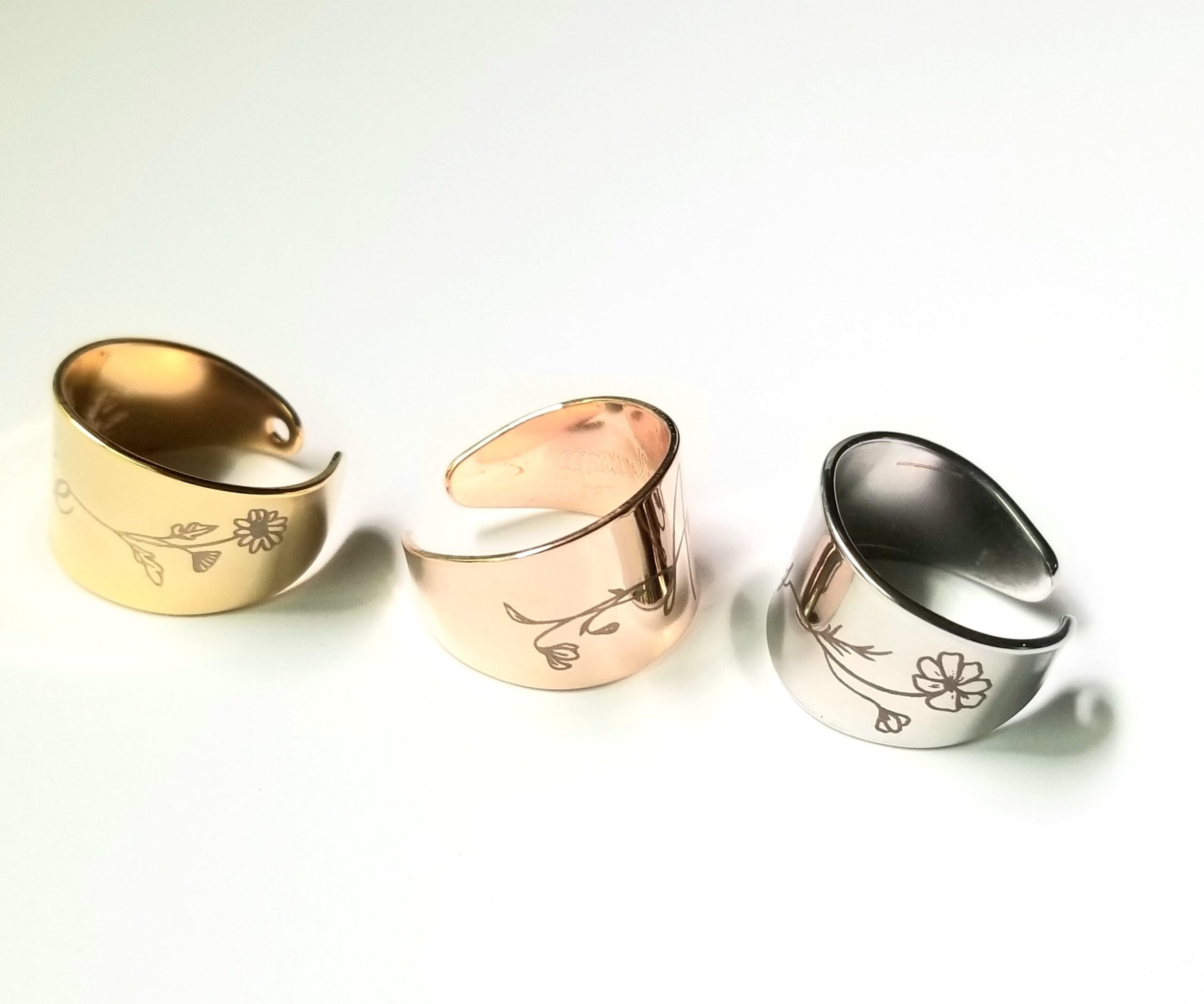 Birth flower signet ring, custom engraved name ring, adjustable rose gold ring, Personalized floral jewelry gift, Birthday gift for mom
