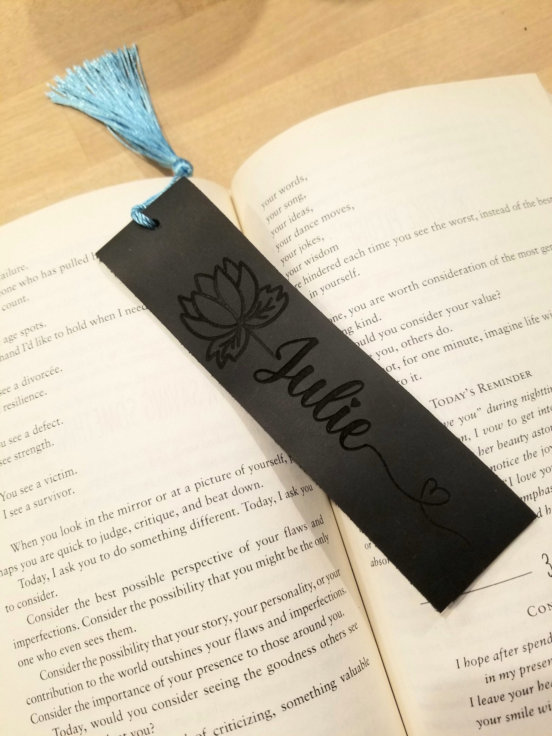 Custom leather bookmark, personalized Birth flower gift, Name bookmark gift for her, birthday gift for book lover,