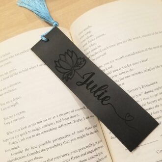 Custom leather bookmark, personalized Birth flower gift, Name bookmark gift for her, birthday gift for book lover,