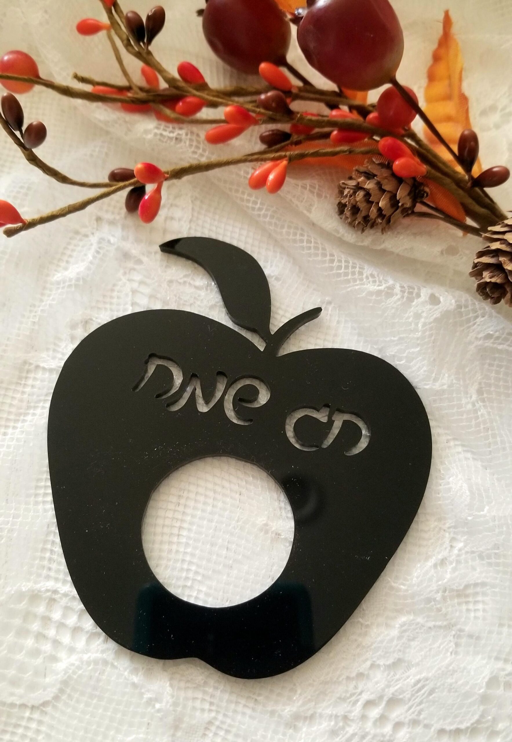 Rosh Hashanah napkin rings, personalized table decoration, Jewish new year holiday table decor, Shana Tova pomegranate dinner setting decor