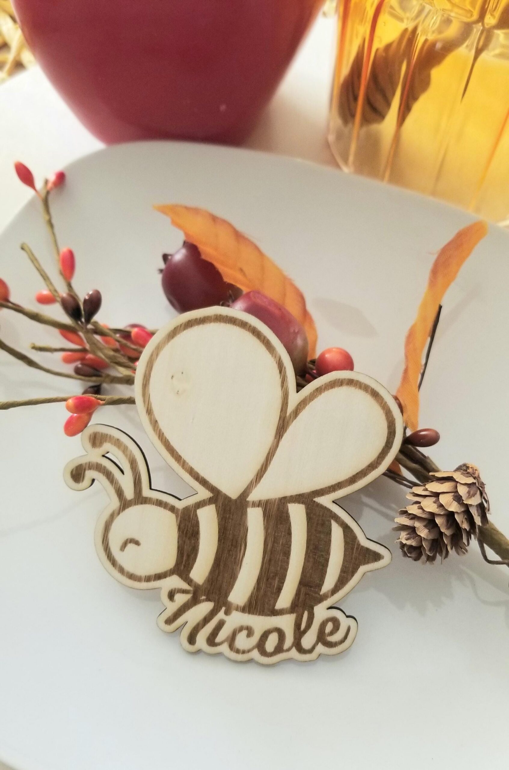 Personalized Honey Bee place card for Rosh Hashanah, Custom table decoration, Jewish new year holiday dinner setting decor, cutout Gift tag