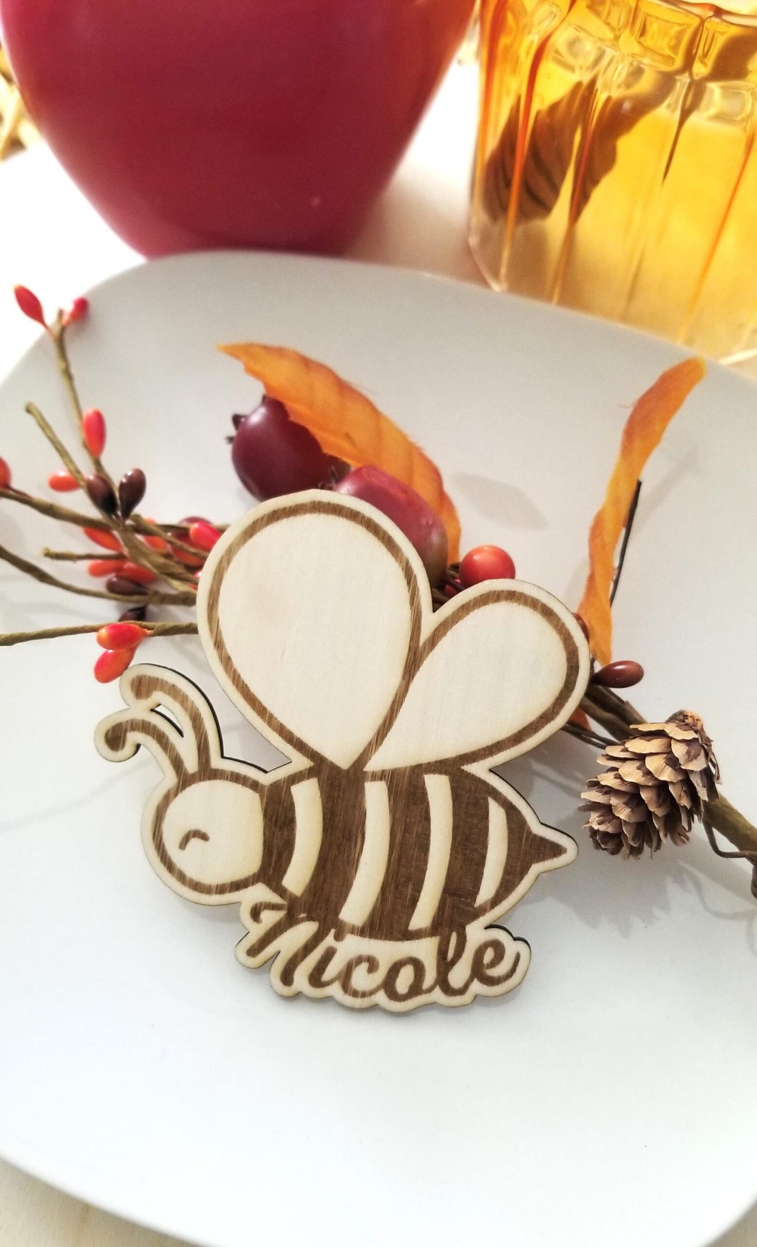 Custom Honey Bee place card for Rosh Hashanah, personalized table decoration, Jewish new year holiday dinner setting decor, cutout Gift tag