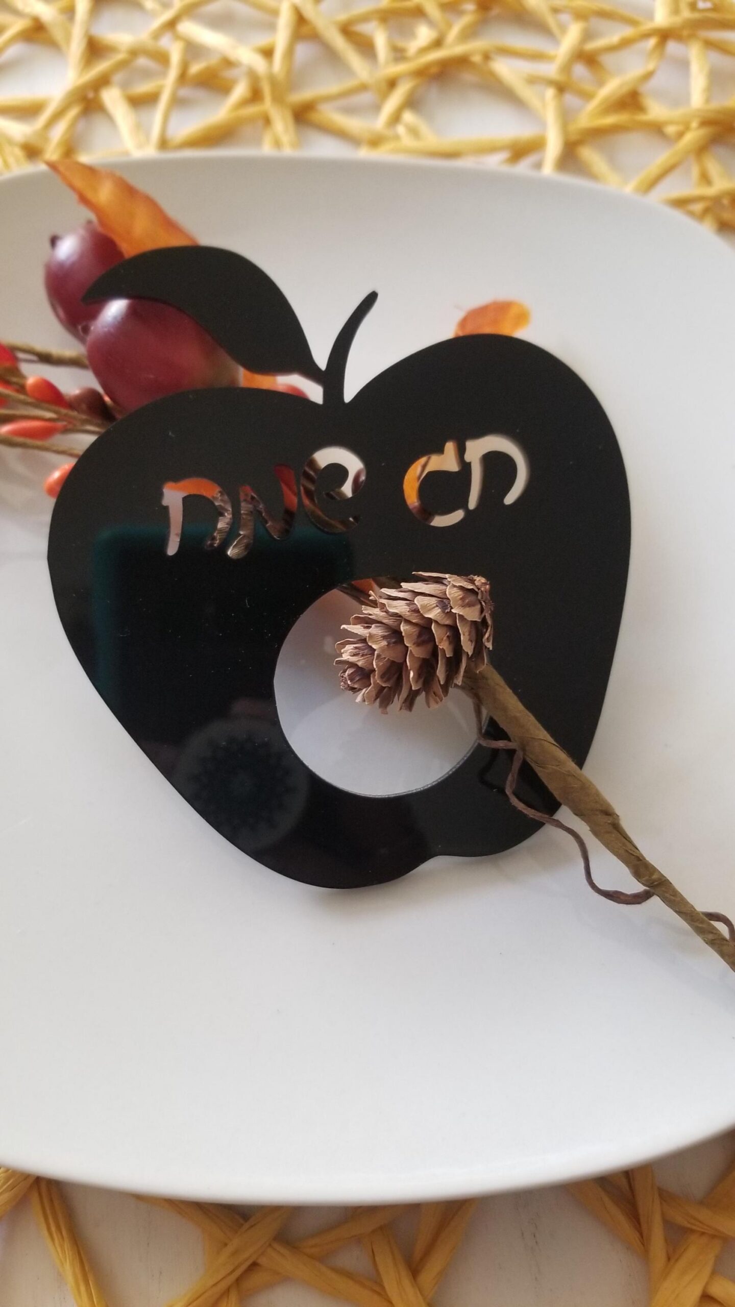 Rosh Hashanah napkin rings, personalized table decoration, Jewish new year holiday table decor, Shana Tova pomegranate dinner setting decor