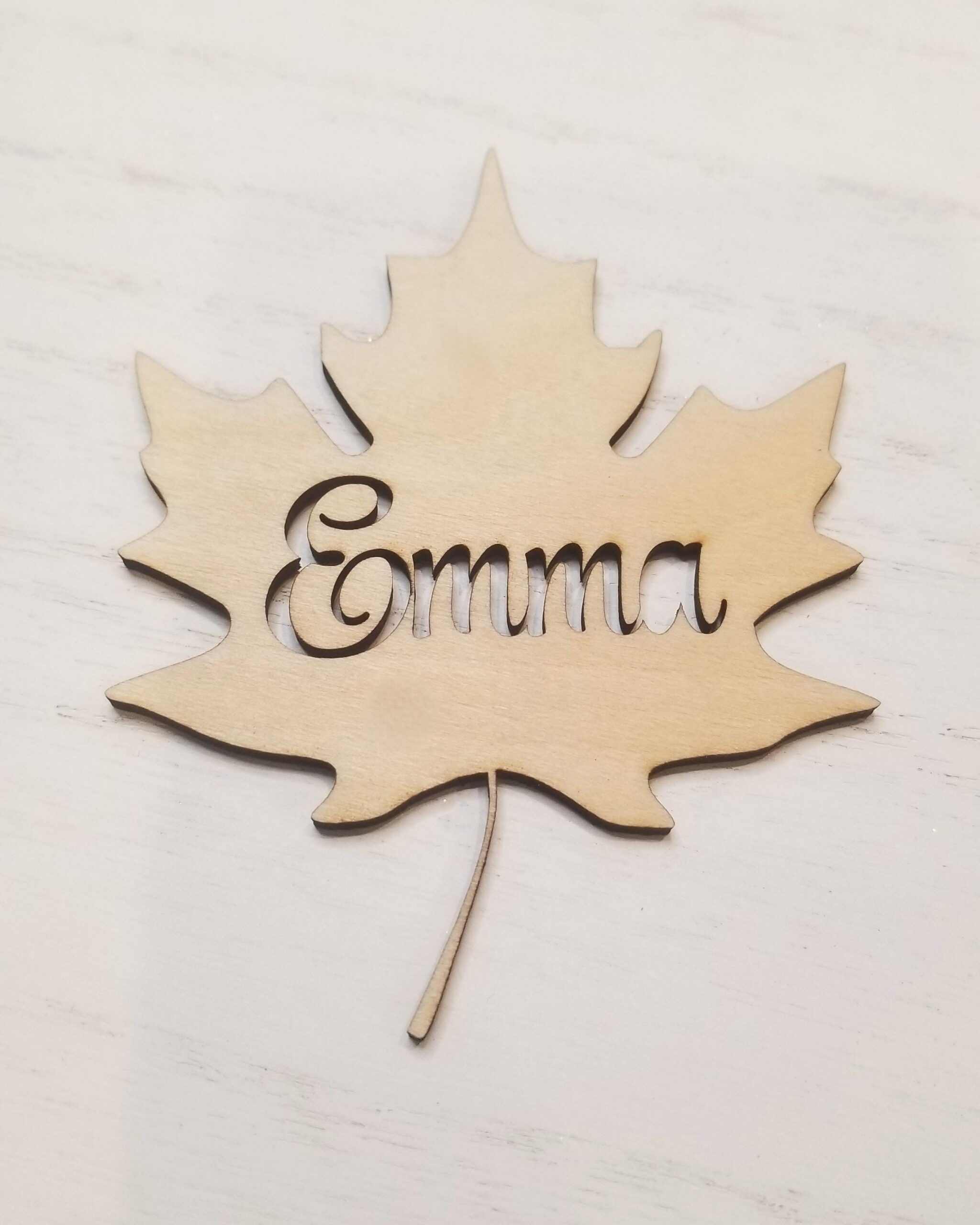 Custom Dinner Party place card, Thanksgiving Decor Name Tags, Fall Place Tags, Personalized wood Leaf tag, Friendsgiving Dinner table tag