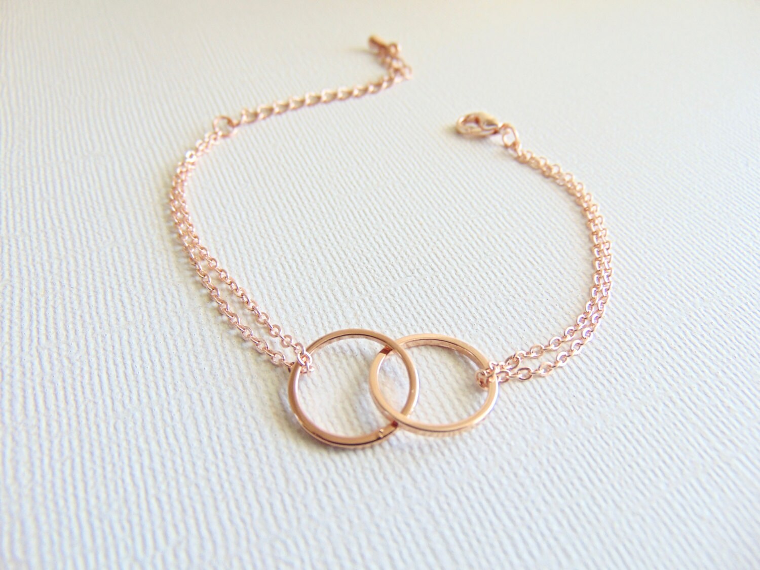 Linked circles Bracelet, Eternity bracelet, Mother daughter bracelet, Dainty jewelry, Mom gift, Lovers gift, interlocking circles